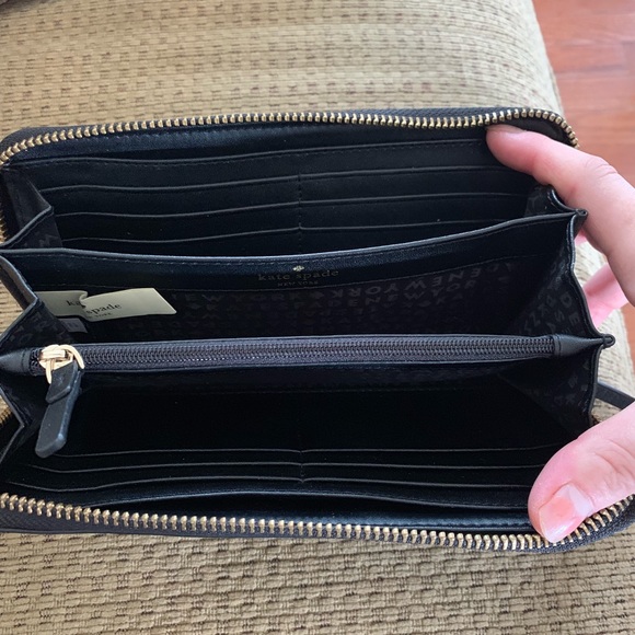 Black zip Kate spade wallet - Picture 3 of 4